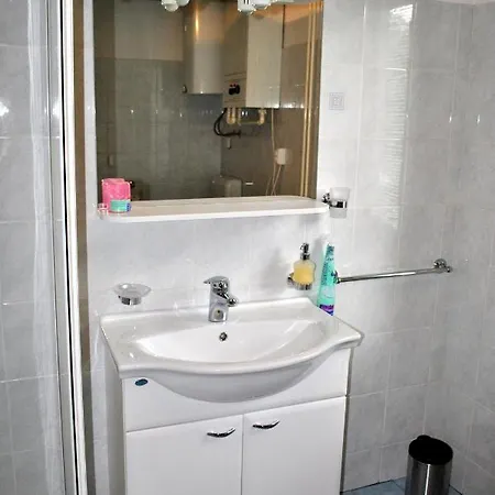 Riverside Village アパート *