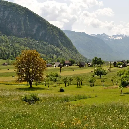 Riverside Village Apartma *