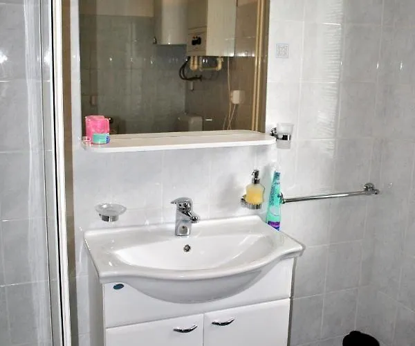 Riverside Village Apartma *