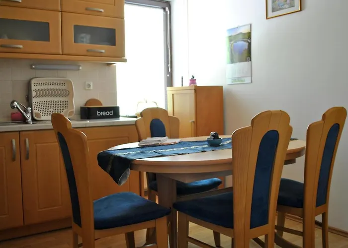 Riverside Village Apartma *